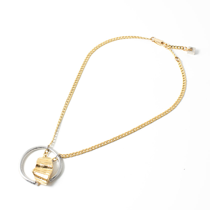 Shiny gold necklace new arrivals
