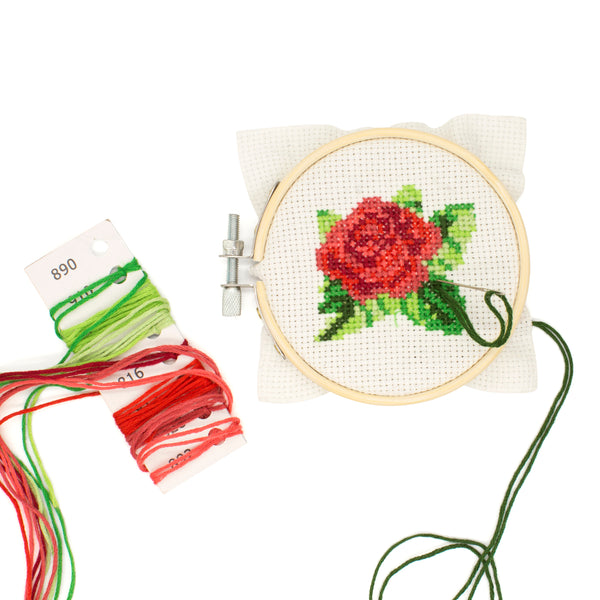 Mini Rose Embroidery Kit –